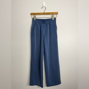 Lululemon
Softstreme High-Rise Straight-Leg Cropped Pant